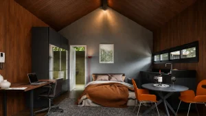 cabana para Airbnb em terreno inclinado